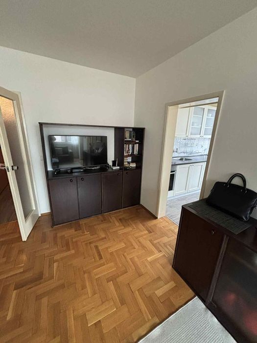 Дава се под наем Четиристаен апартамент в София, Гоце Делчев - 110 кв.м за 946.56 € - Снимка #2