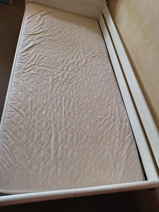 Pat 1 persoana cu 2 saltele 90x200