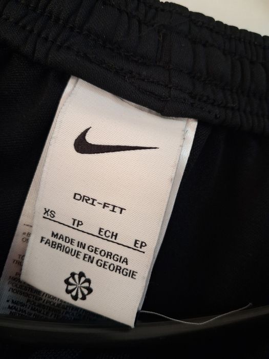 Pantaloni Nike Dri-FIT Academy pentru femei - XS
Last chance