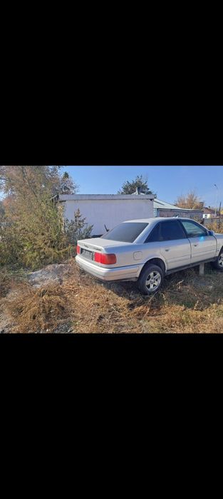 Запчасти по кузову двигателю салону Ауди 100