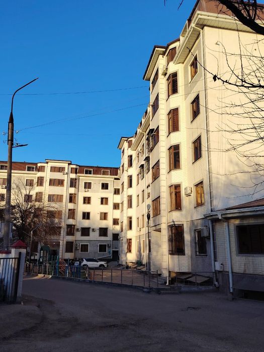 Vakzalda kvartira sotiladi