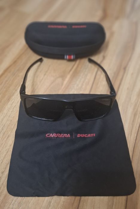 Продавам мъжки оригинални слънчеви очила Carrera