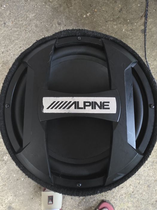 Vând subwoofer ALPINE 1000W