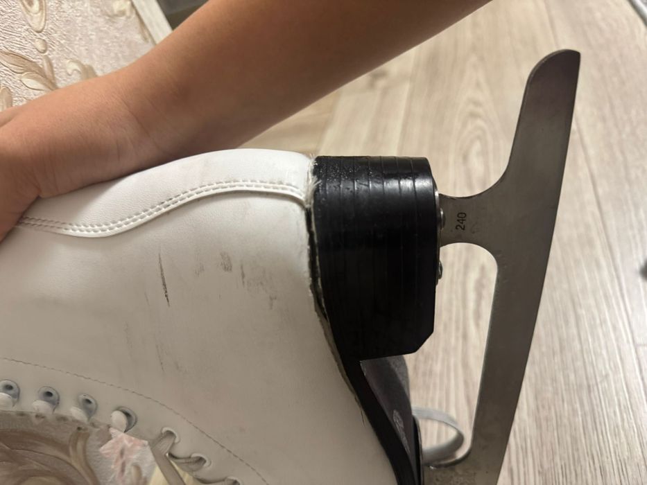 Коньки  продам нужен ремонт