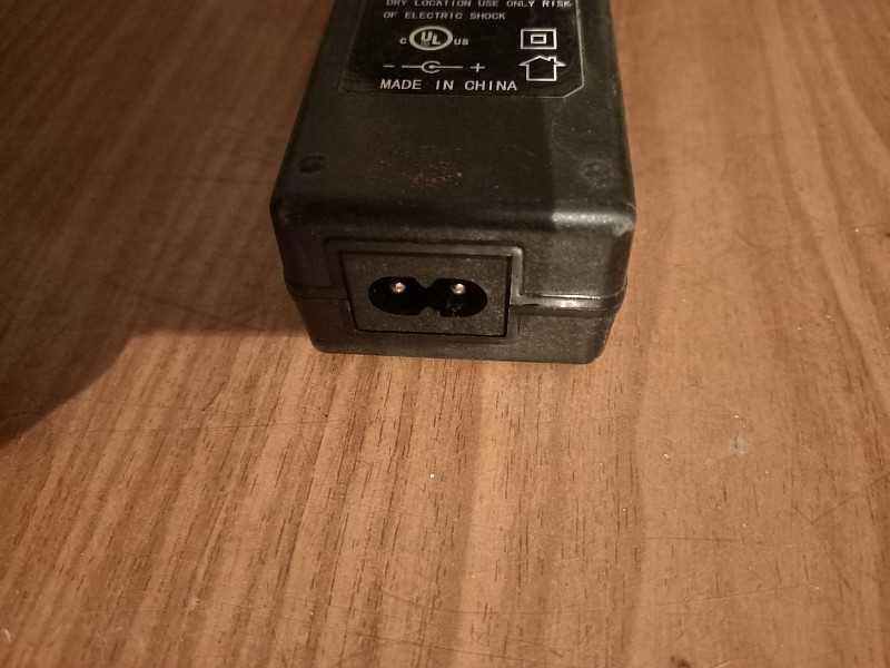 Продам блок питания "IPV025-033".