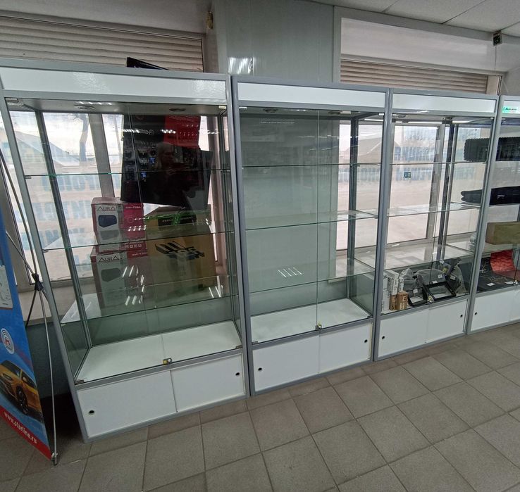 три витрины - стеллажа б/у. Продуманные, качественные, удобные