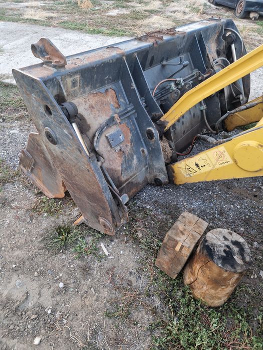 Dezmembrez Buldoexcavator Komatsu WB93R-5