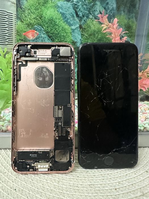 Продам сразу два iPhone 7