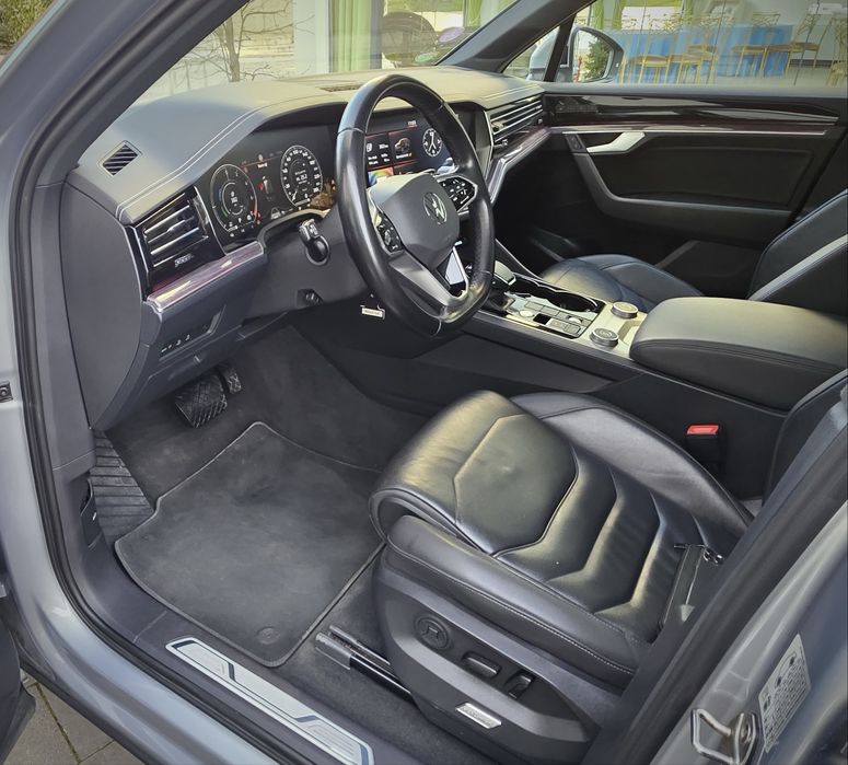 Volkswagen Touareg 3.0TSI Hybrid 462 CP ! Full Option