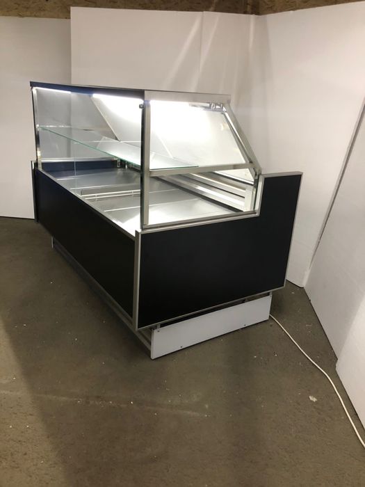 Кондитерская витрина