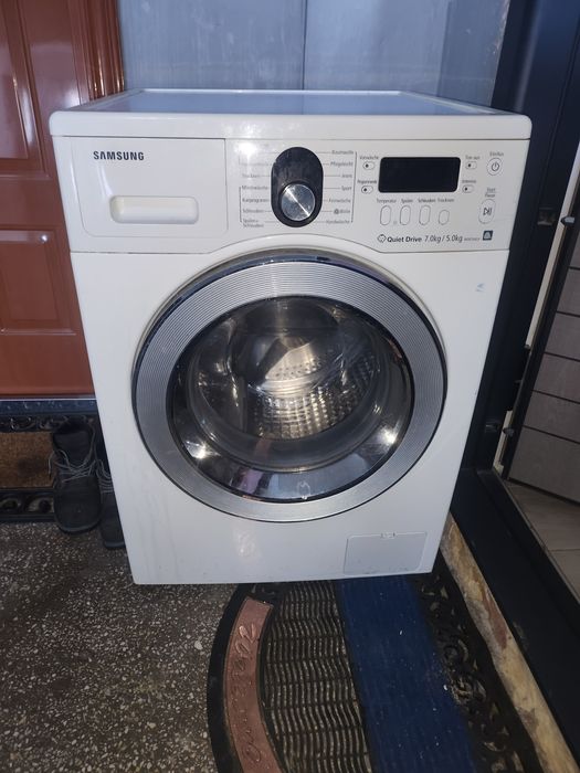 Vând masina de spalat cu uscător samsung