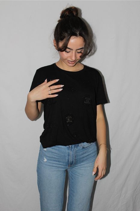 Тениска Chanel с златни детайли,маниста и камъчета