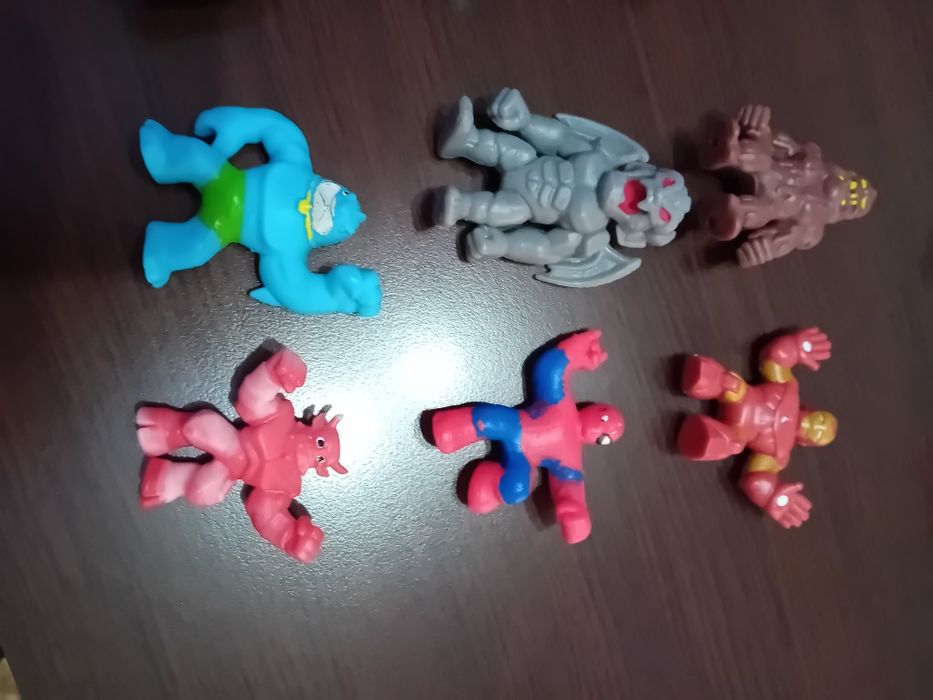 Разтегливи чудовища