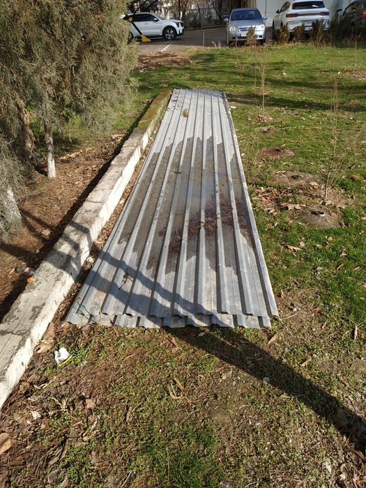 Радиатор чугунный и профнастил