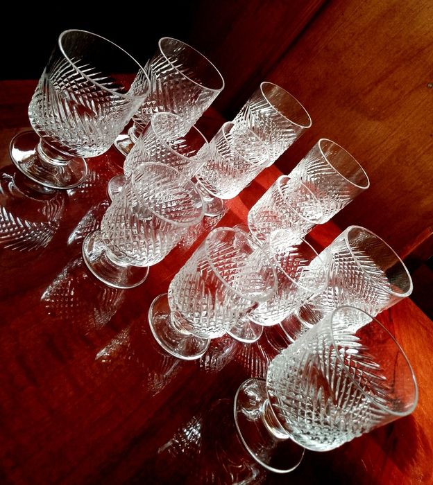 Продаю набор чешские хрустальные рюмки и фужеры