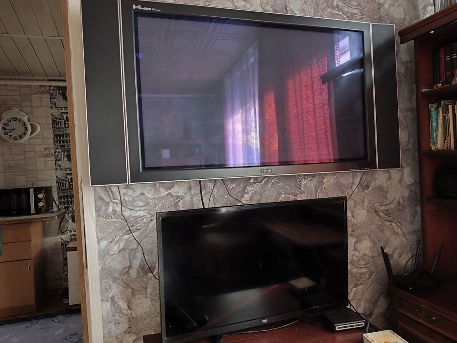 Продам телевизор smart tv срочно