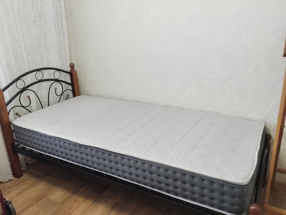 Продам кровать длина 210 ширина 94