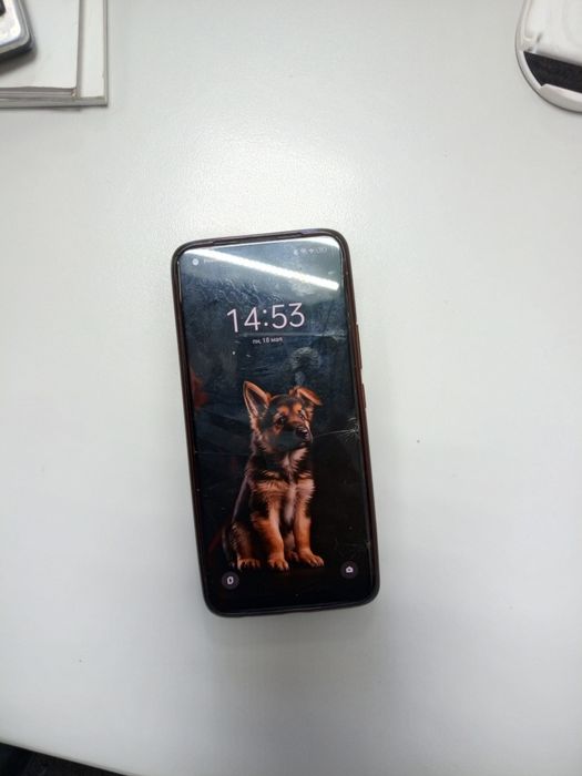 Продам телефон Realme 8