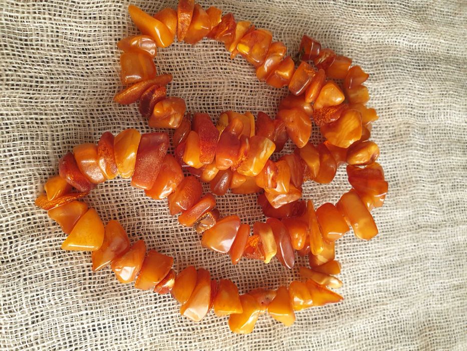 Огърлица от самороден Балтийски кехлибар. и Поср.гривни за глезен