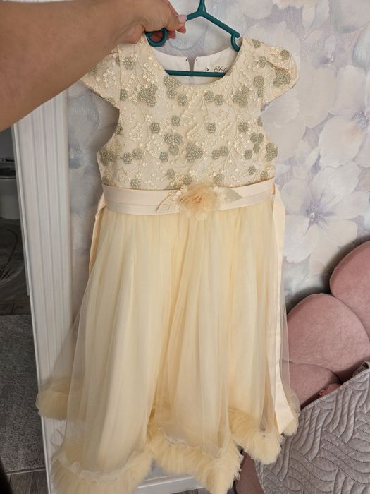 Нарядное платье для девочки