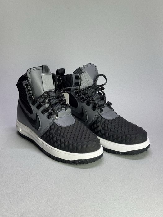 Распродаем новую обуь и одежду