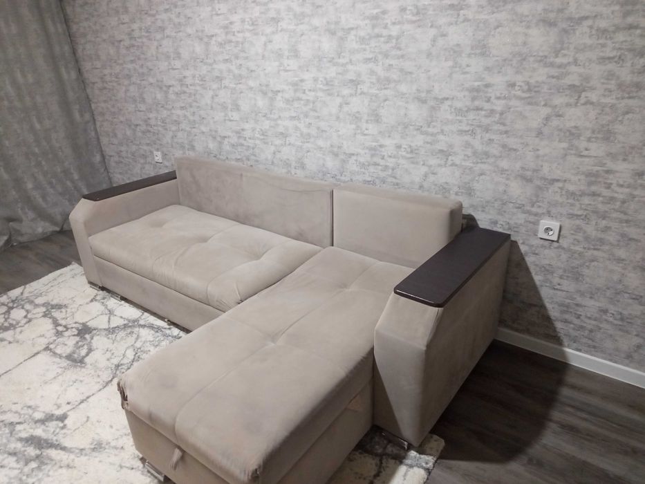 Угловой диван в зал