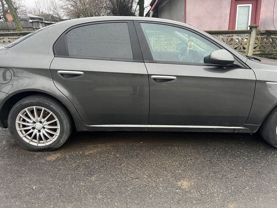 Dezmembrez sau vand Alfa Romeo 159