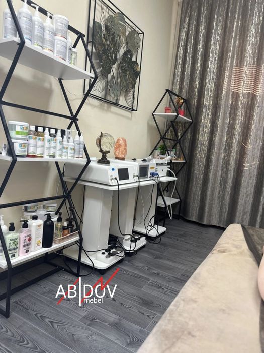 Этажерка ,  подставка , тумбочка на роликах для салона и косметолога.