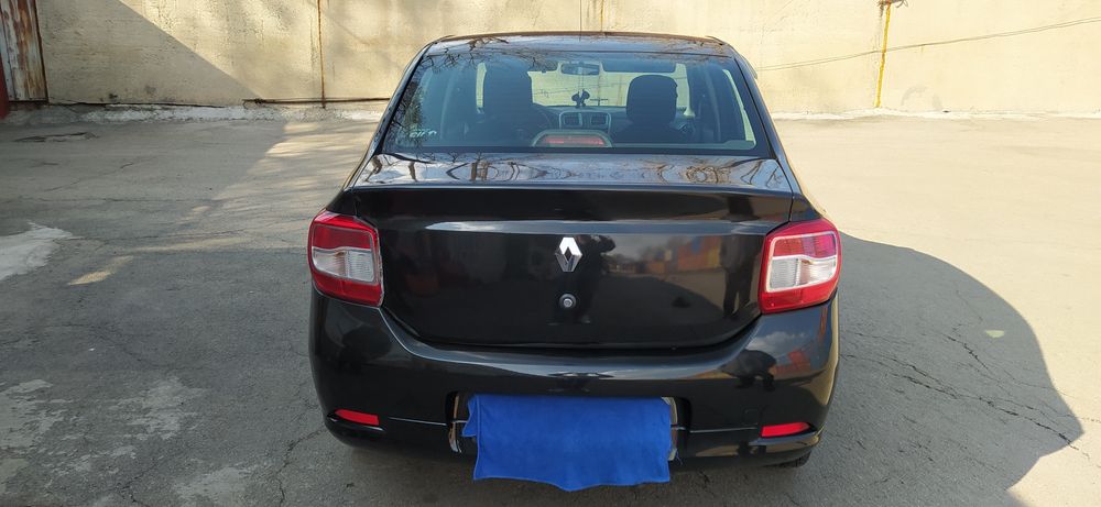 Рено Логан автомобиль