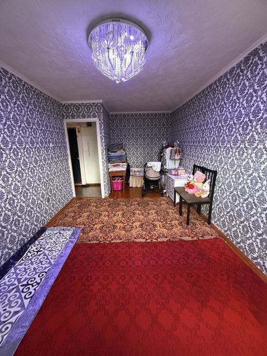 Продается в 7мкр 1ком кв на 5эт