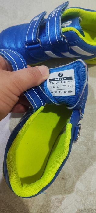 Продам детские бутсы.