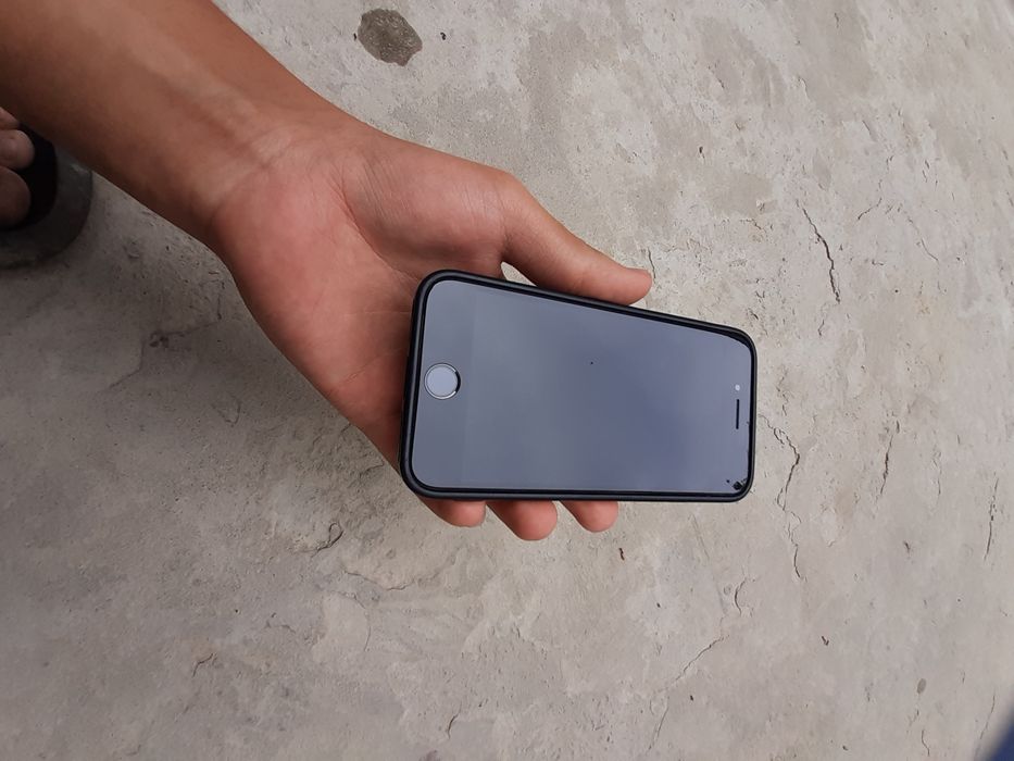ULGURILA iPhone 7 128gb jet black srochni