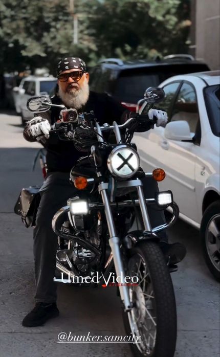 Мотоцикл на ходу. Своей много не катаюсь. Мотоцикл хорош