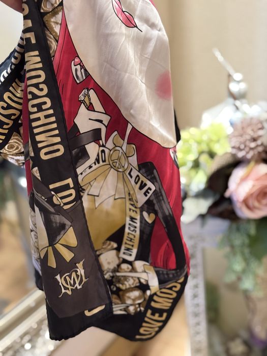 Шалче Love Moschino