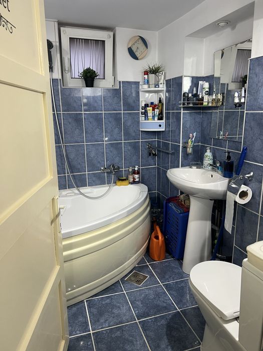 Inchiriez apartament cu 2 camere