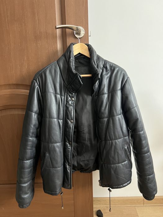 Geacă de piele. Fabricată în Italia.