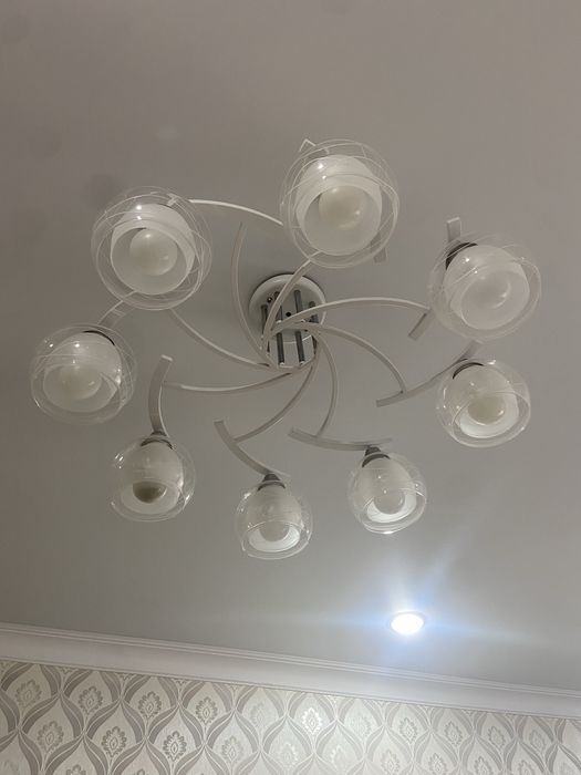 Продается люстра