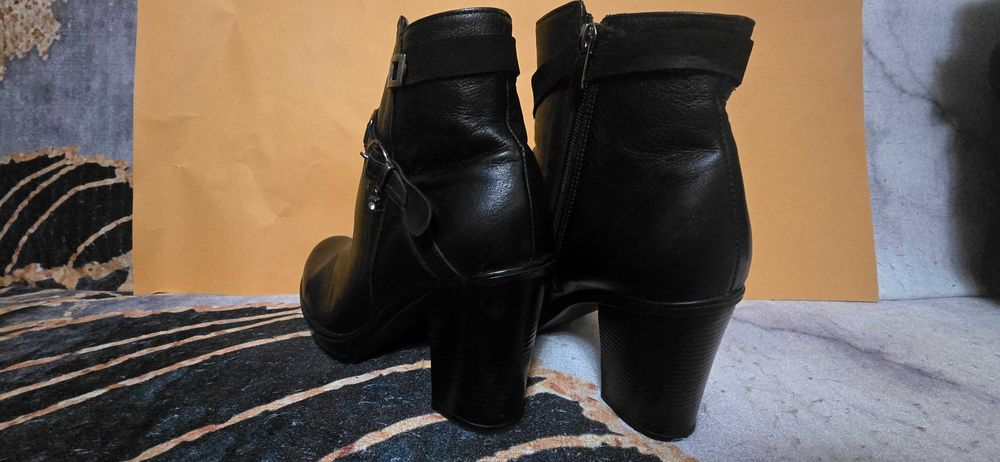 ДАМСКИ БОТУШИ - като нови!