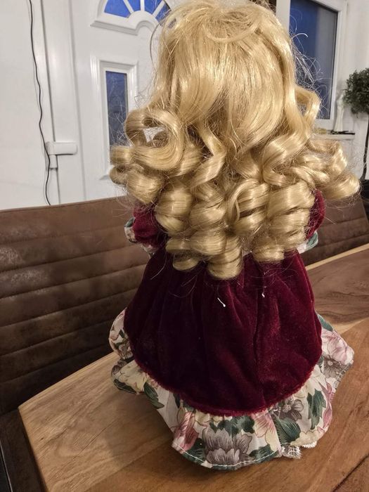 Порцеланова кукла