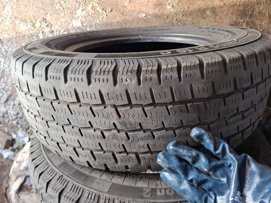 Vand 2 anvelope 235 65 16 C continental de iarna dot 2022