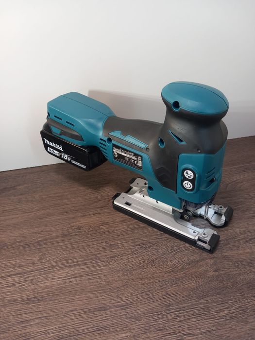 Vând fierăstrău pendular Makita DJV181