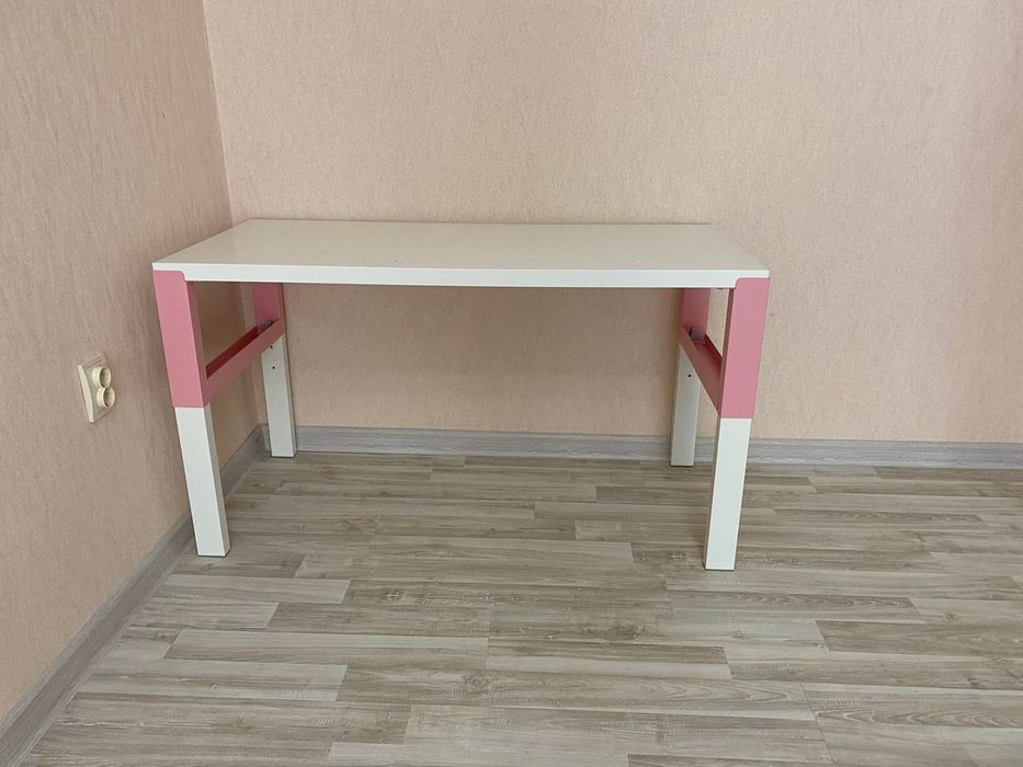 Детский письменный столик Икеа