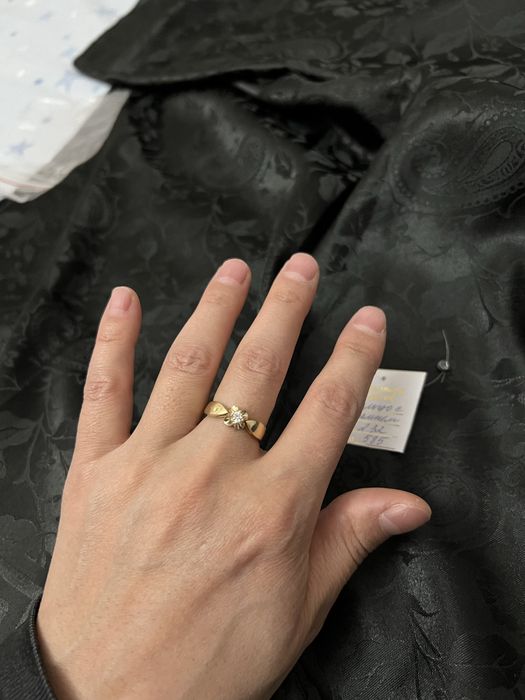 Золотое кольцо Вес - 2,32 . Размер 18