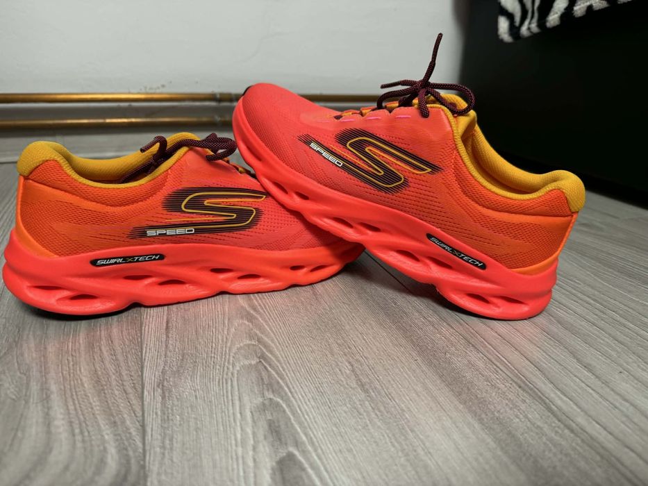 Skechers Speed SwirlXtech