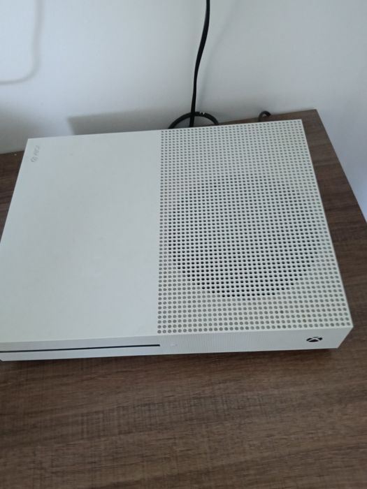 Pachet Xbox One S (Model cu disc) + Căști Wireless Redmi - Stare foarte bună