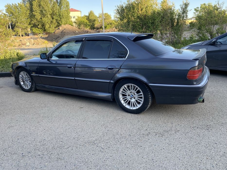 Продам bmw e38 мотор м60б30