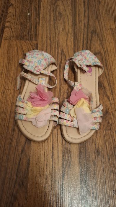 Продам детскую обувь