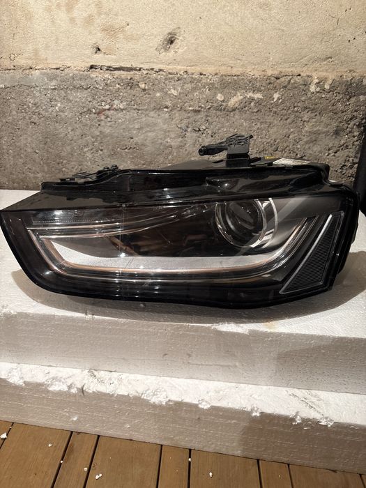 Фар Audi A4 B 8.5