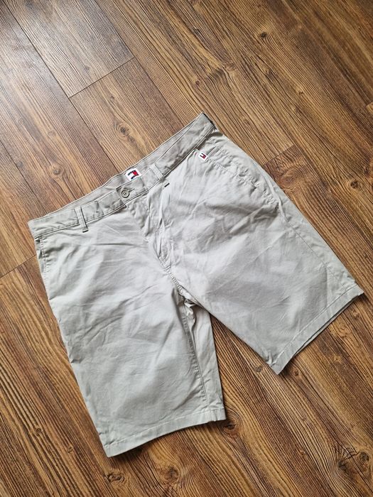 Страхотни мъжки къси панталони TOМMY
HLFIGER размер З6, без забележки