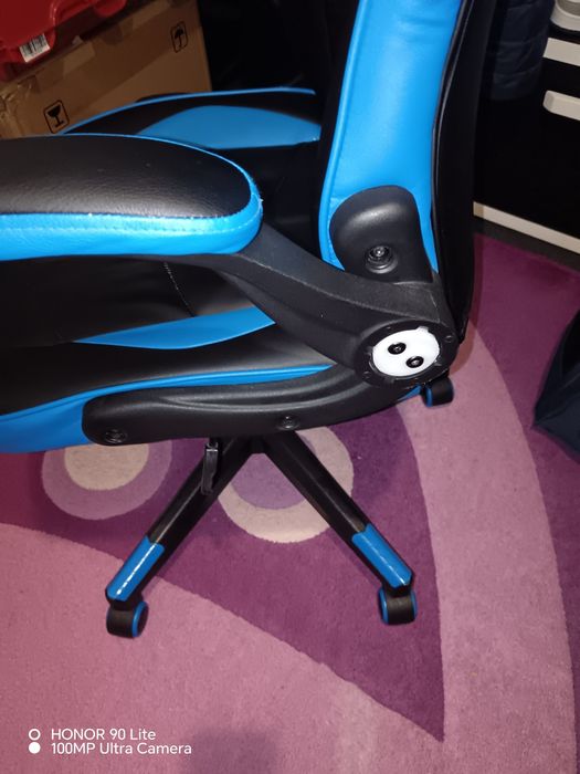 Vând scaun gamig gamers' choice pt copii